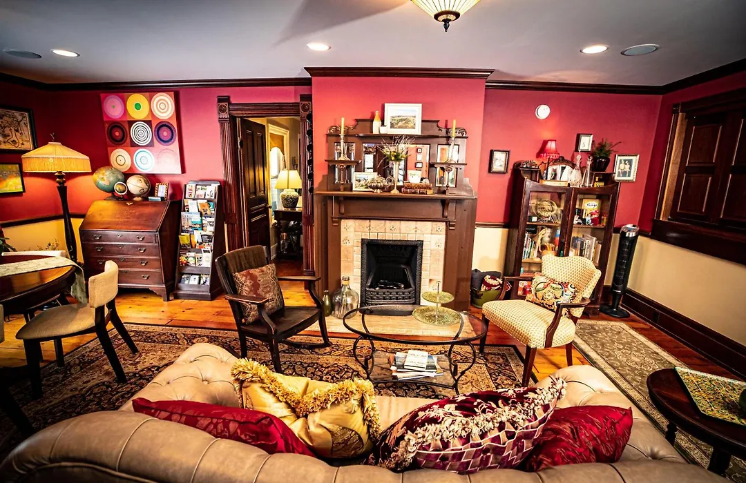 Twin Oaks Inn-1